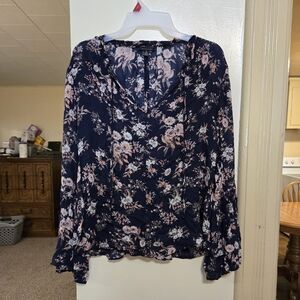 Lucky Brand boho floral ruffle bell sleeve top size medium in great condition